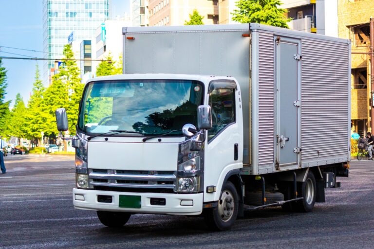 【大阪市】不用品回収で2トントラック積み放題の料金相場は？依頼時のメリットデメリットについても紹介！